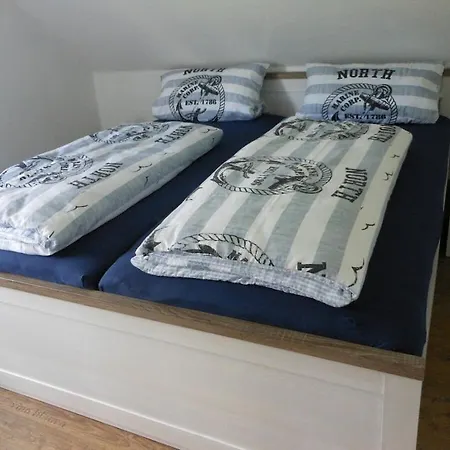 With 2 Bedrooms Ferienhaus *