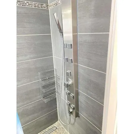 With 2 Bedrooms Ferienhaus Halbemond